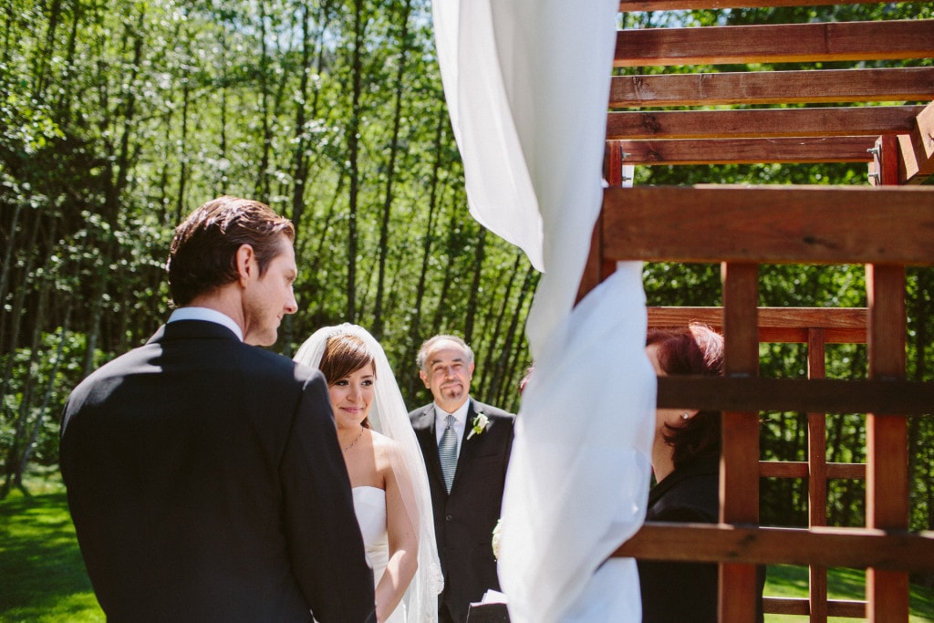 vancouver wedding photos outdoors at furry creek golf course
