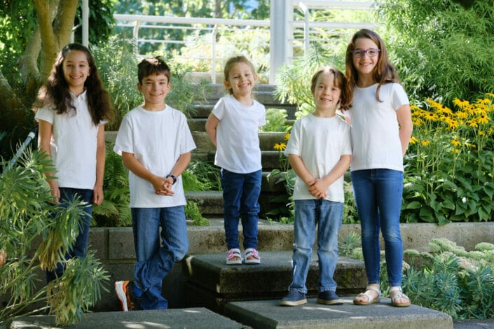 family children group photo in vancouver