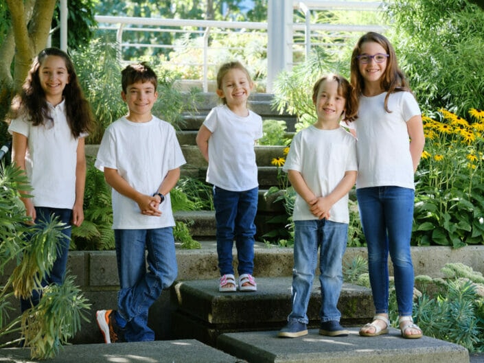 family children group photo in vancouver