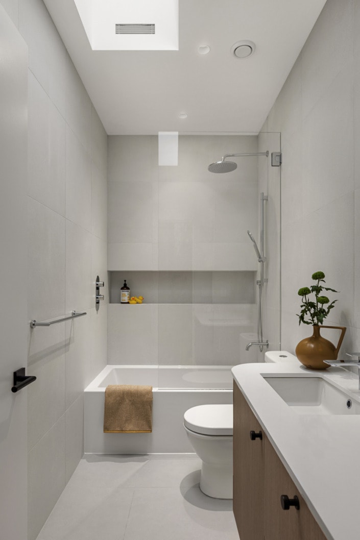 vancouver architectural photographer residential bathroom with skylight and built-in niche
